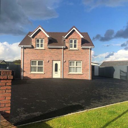 Slievenagarragh. A House In The Garden Villa Hilltown Bagian luar foto